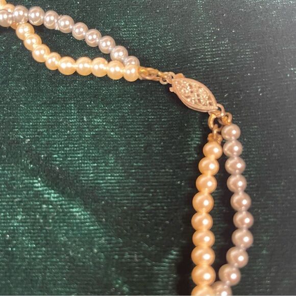 Two toned gray and creamy classic Pearl necklace - Picture 5 of 8